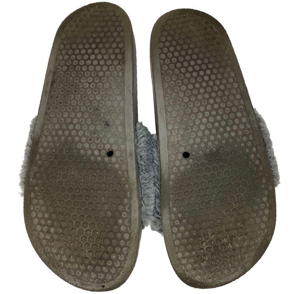 Steve Madden Softey Grey Faux Fur Slides - Picture 7 of 7